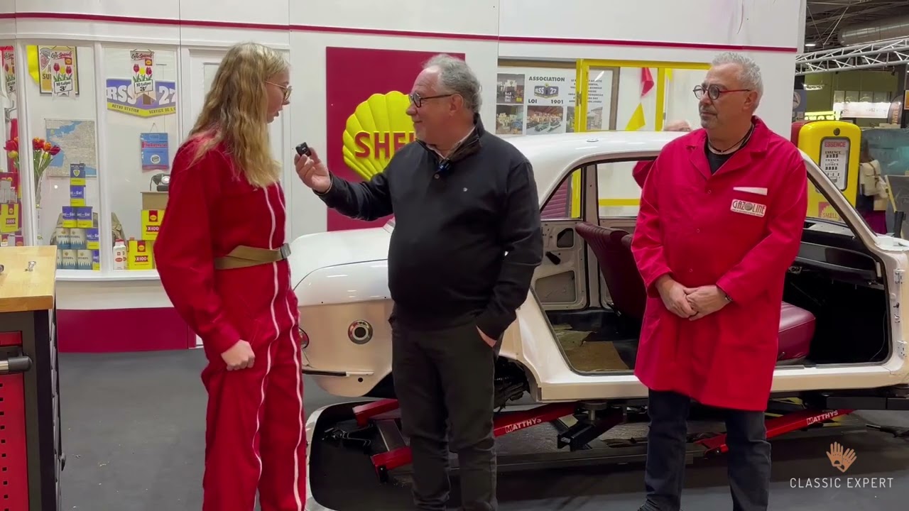 Une Peugeot 204 restaurée par Lise, 16 ans : Passion, Famille & Transmission à Rétromobile 2025 ❤️🔧