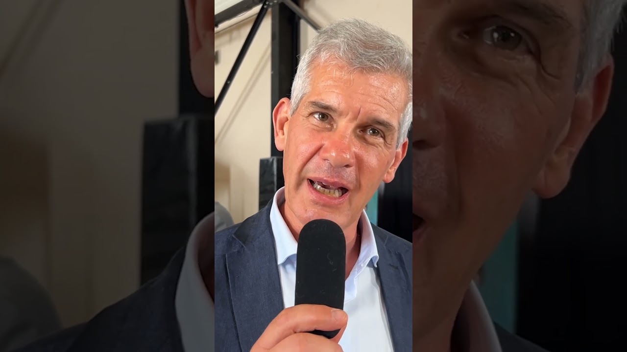 Business Meeting à Fos-sur-Mer - 10 octobre 2023, du monde, des costumes, des cartes de visites 😅