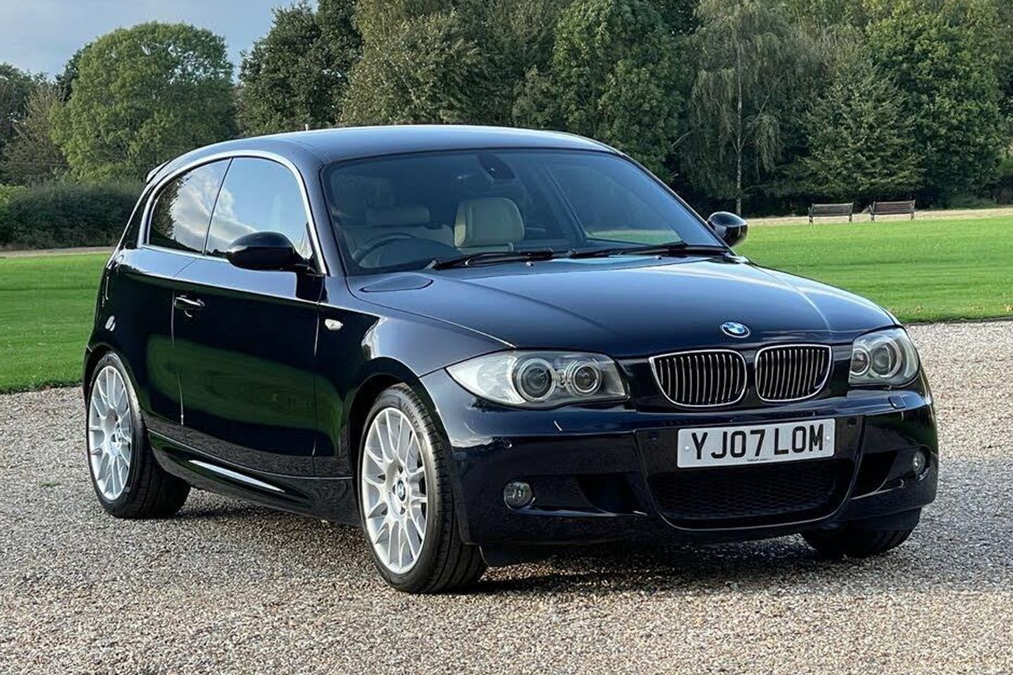 découvrez tout sur la bmw 130i en 2025 : caractéristiques, performances, design, prix et nouveautés de ce modèle sportif compact signé bmw.