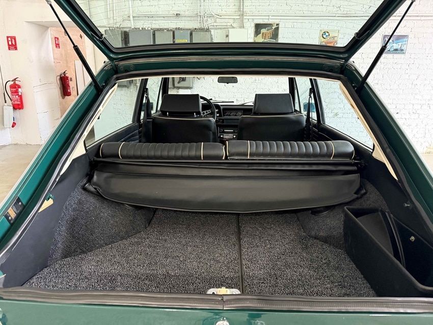 découvrez le guide complet de la bmw 2000 touring tii, icône vintage alliant performance et élégance. histoire, caractéristiques techniques et conseils d'achat pour passionnés de voitures classiques.