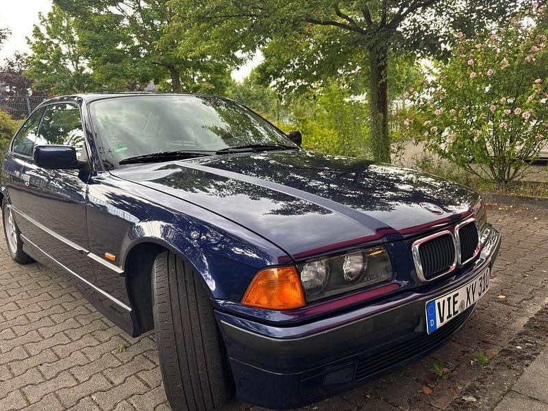 découvrez la bmw 320 6 vintage : une voiture de collection alliant élégance, performance et histoire. profitez d’un modèle classique emblématique pour les passionnés d’automobiles anciennes.