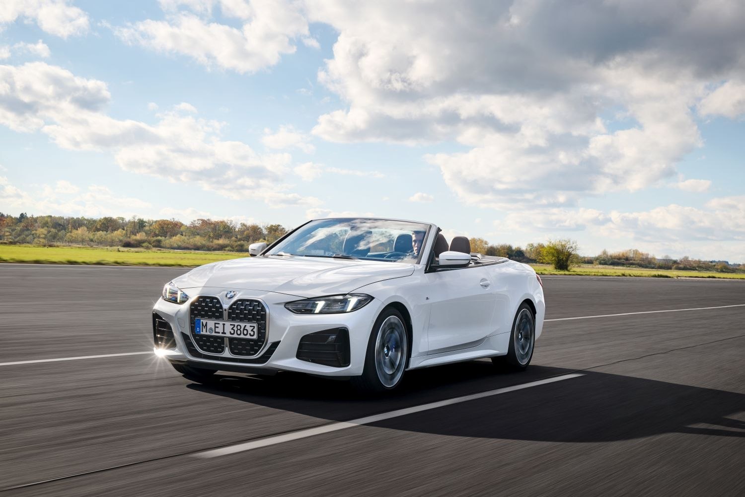 découvrez la nouvelle bmw 320i cabrio 2025 : design élégant, motorisation performante et technologies innovantes pour des sensations de conduite inoubliables. profitez du plaisir à ciel ouvert avec ce cabriolet d'exception.