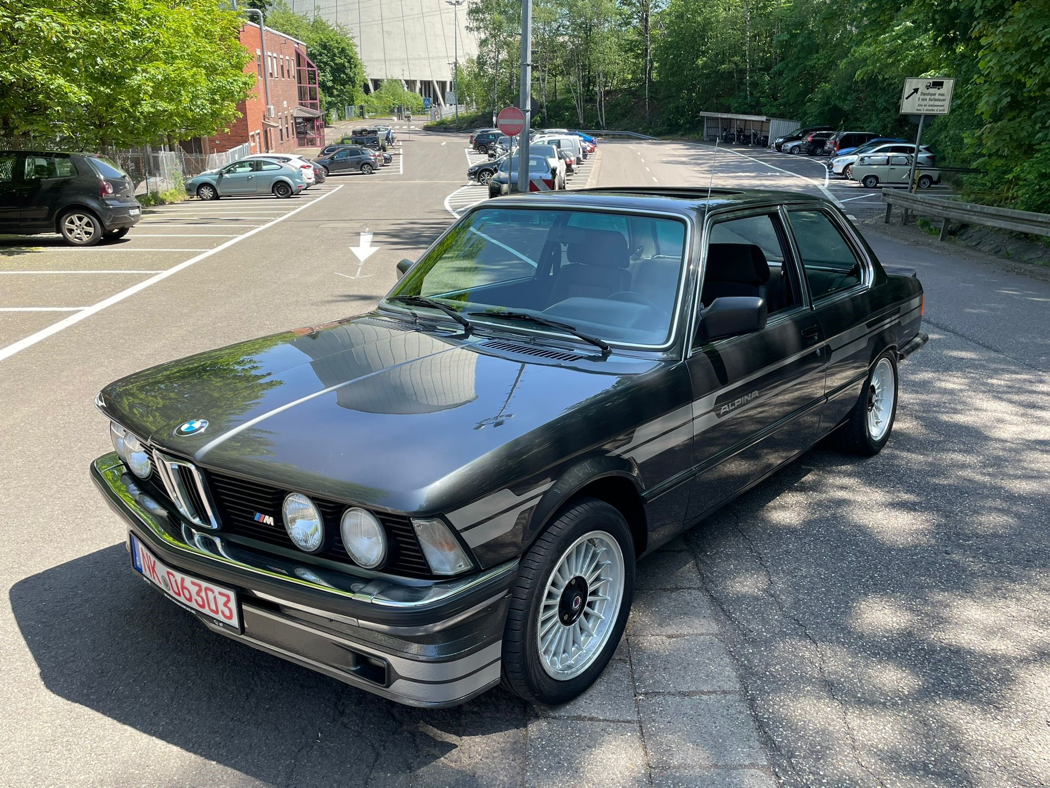 découvrez la bmw 323 ci vintage 2025 : élégance intemporelle, performances exceptionnelles et design iconique. un coupé rare pour les passionnés d'automobile classique et moderne.