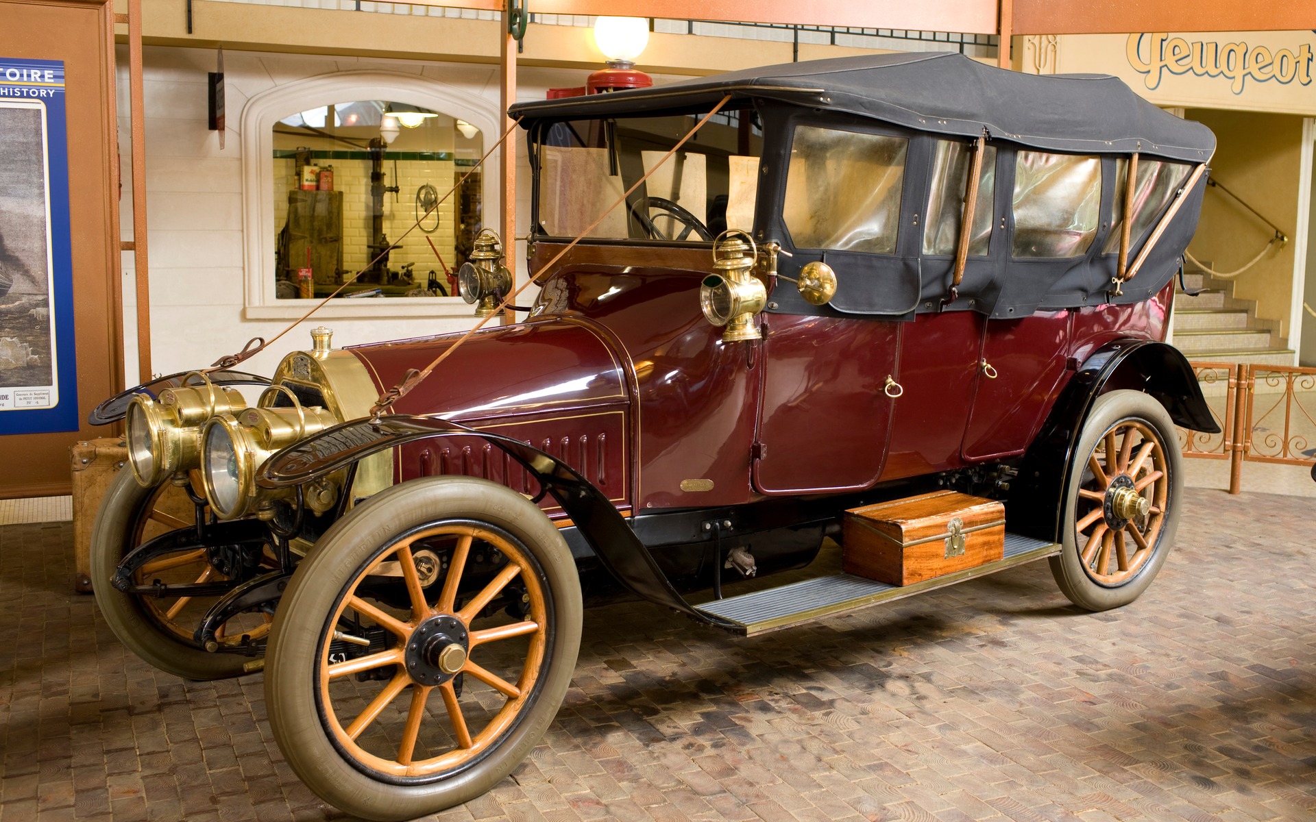 découvrez l’histoire fascinante des anciennes peugeot, de leurs premiers modèles emblématiques à leur évolution à travers les décennies. plongez dans le patrimoine automobile français avec un regard sur les véhicules légendaires qui ont marqué leur époque.