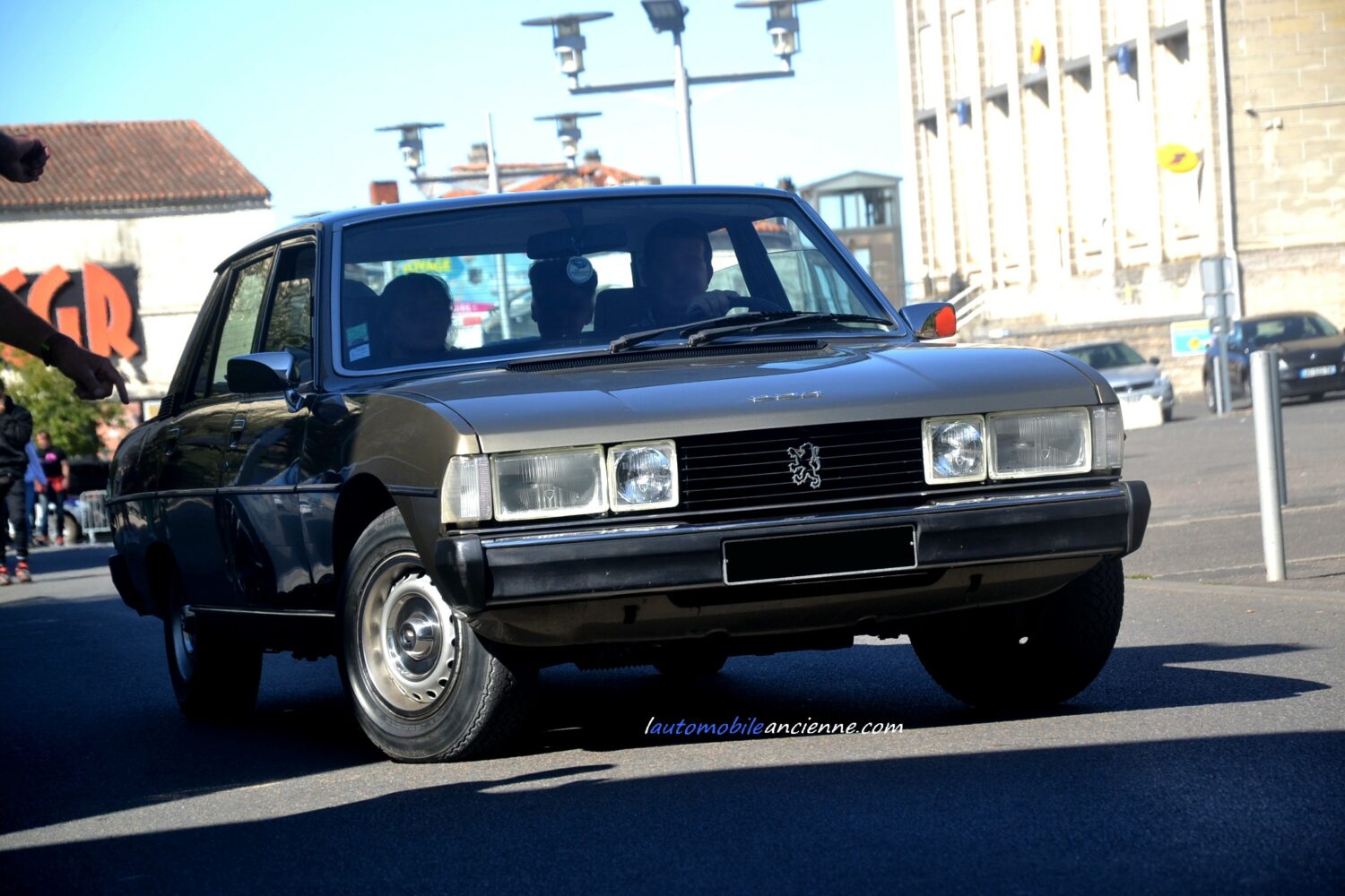 découvrez l'histoire fascinante des anciennes peugeot : des premiers modèles emblématiques aux voitures de collection qui ont marqué l'évolution de la marque française.