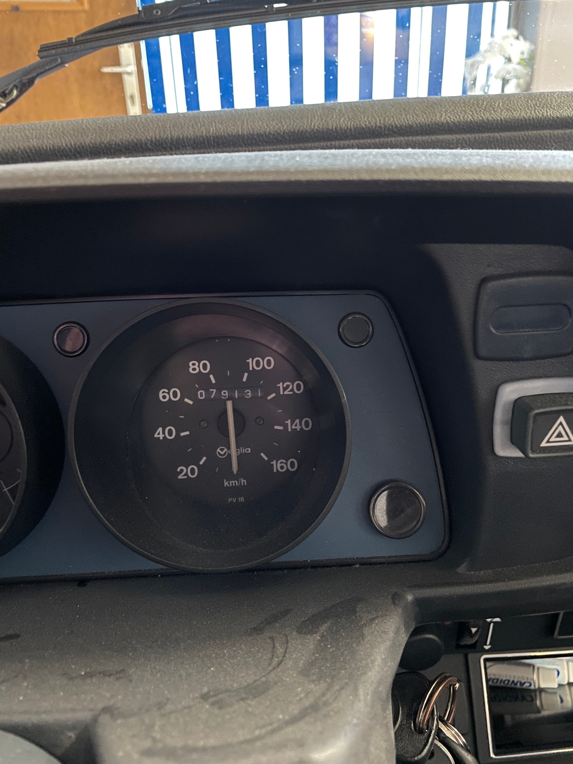 découvrez notre guide complet 2025 sur la peugeot 104 gl : histoire, caractéristiques techniques, conseils d’entretien, avis et points forts de cette citadine iconique. parfait pour passionnés et collectionneurs !