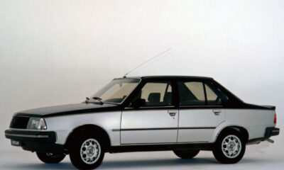 découvrez l’histoire passionnante de la renault 18, ses origines, ses principales caractéristiques techniques et son évolution à travers les années. plongez dans l’univers d’une voiture emblématique.