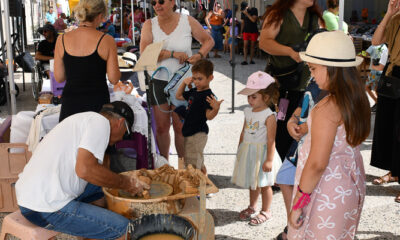 découvrez une atmosphère conviviale au marché de fos-sur-mer : producteurs locaux, spécialités provençales et ambiance chaleureuse au rendez-vous pour tous les visiteurs !