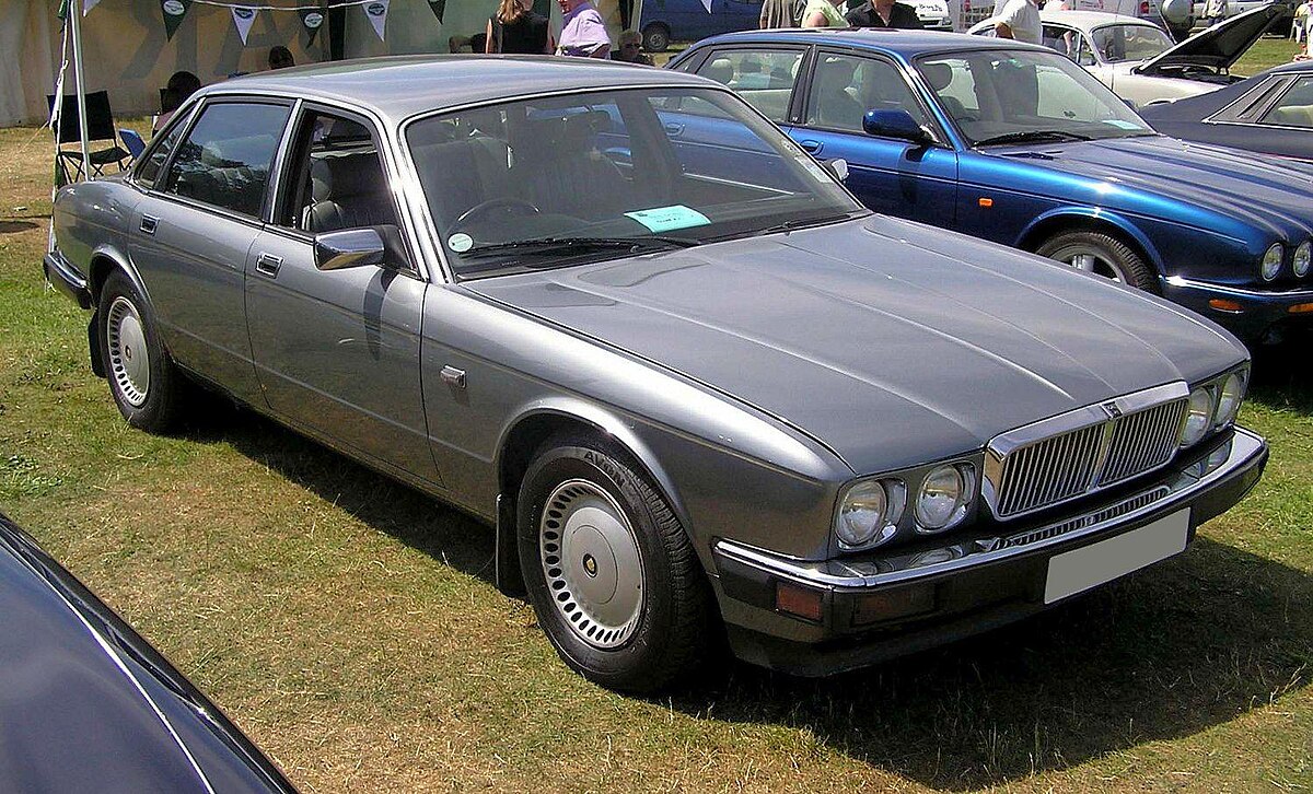 découvrez tout sur la jaguar xj40 : histoire, caractéristiques, performances et points forts de cette berline de luxe britannique produite entre 1986 et 1994.