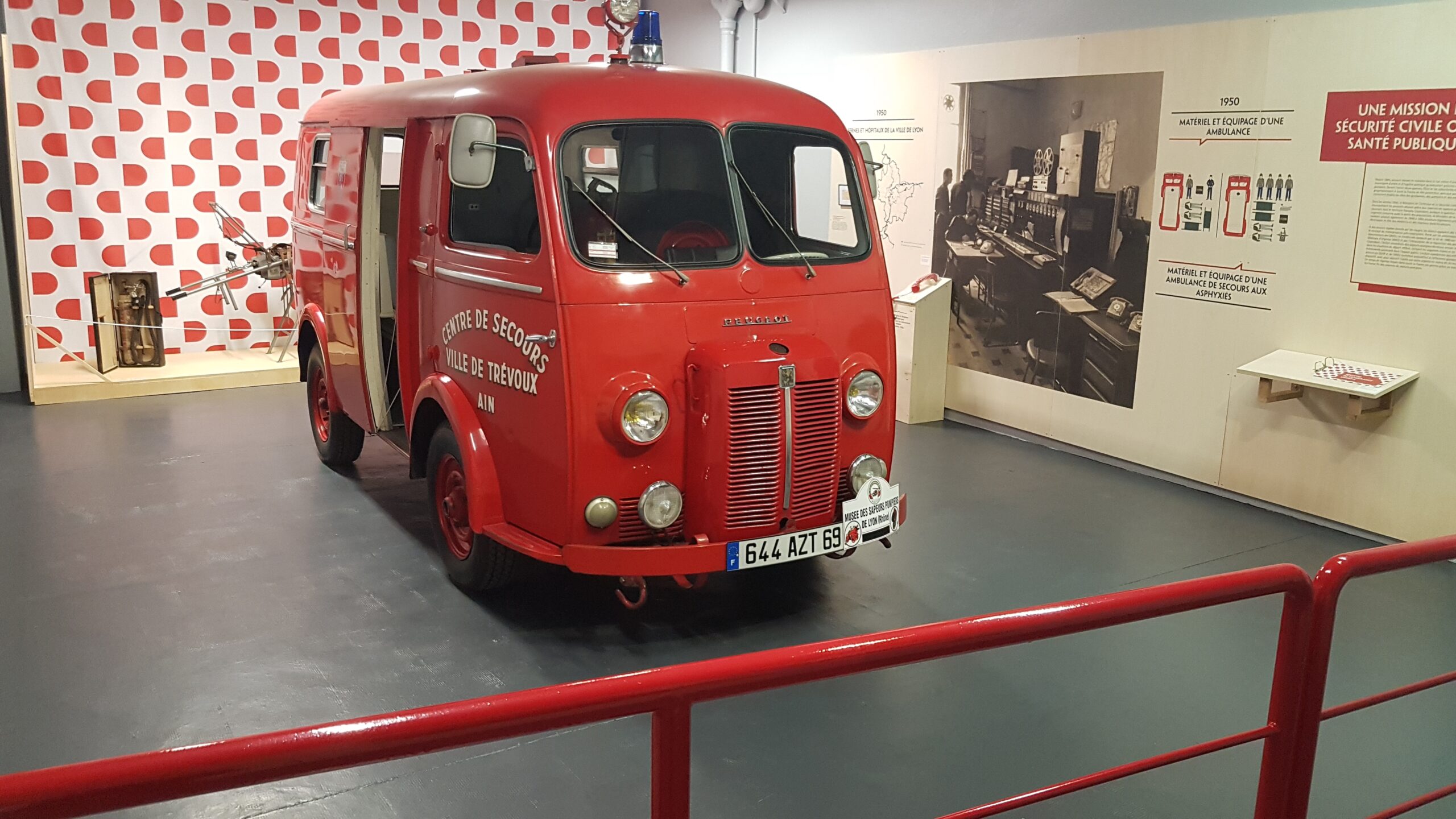 découvrez le musée des pompiers de lyon : une collection unique de véhicules, uniformes et matériel retraçant l’histoire des sapeurs-pompiers. visite idéale en famille ou passionnés d’histoire et de métiers héroïques.