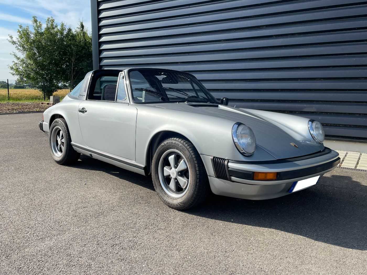 découvrez la porsche 911 targa 1976 : une icône classique alliant élégance, sportivité et plaisir de conduire. plongez dans l’histoire de ce modèle légendaire de porsche, symbole d’innovation et de passion automobile.