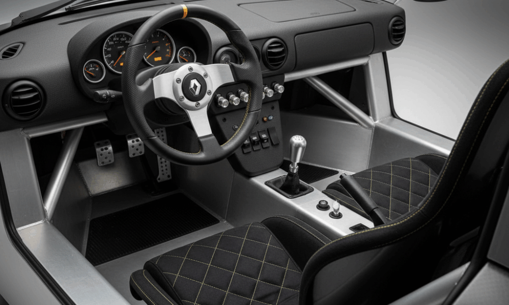 découvrez l'histoire fascinante, les caractéristiques uniques et l'héritage durable de la renault spider, une icône sportive incontournable en 2025.