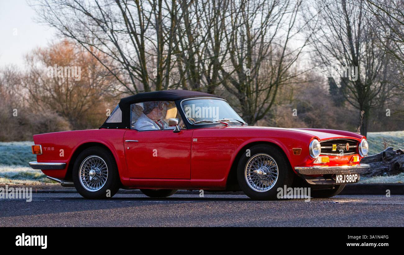 découvrez la nouvelle triumph tr6 2025 : design légendaire, performance moderne et technologies avancées. plongez dans l’univers de la moto anglaise emblématique, revisitée pour une expérience de conduite unique.