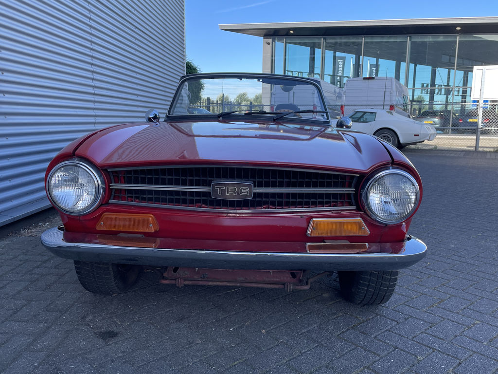 découvrez la triumph tr6 2025 : un roadster légendaire réinventé, alliant design classique et technologies modernes pour une expérience de conduite exceptionnelle. informations, caractéristiques et nouveautés sur le nouveau modèle.