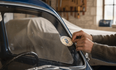 découvrez tout sur le nouvel autocollant apposé sur certains pare-brises : quelles voitures sont concernées et ce que cela signifie pour les conducteurs.