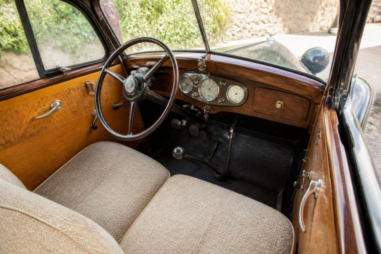 Intérieur de la Simca 5 : à quoi ressemblait l&rsquo;habitacle