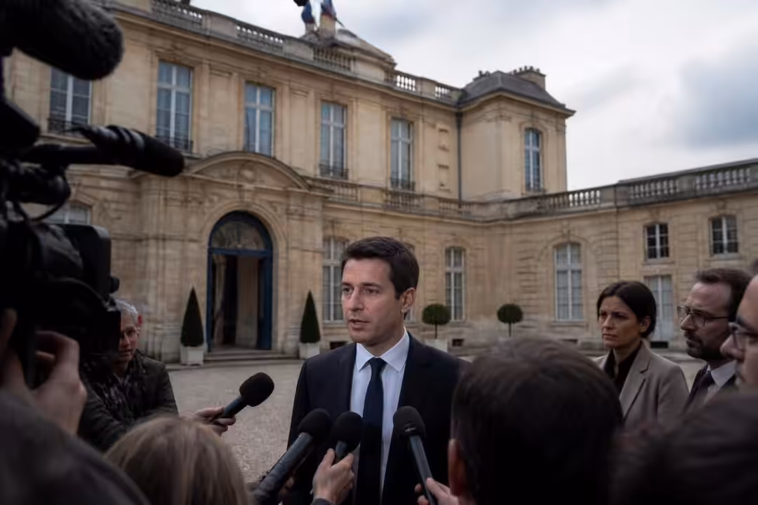 découvrez la réaction de matignon après l’enquête de mediapart sur les privilèges accordés aux anciens premiers ministres en france.