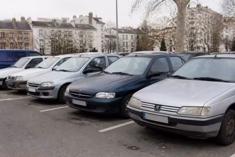 Âge moyen des voitures en France : le parc automobile dépasse désormais les 11 ans, une tendance qui perdure