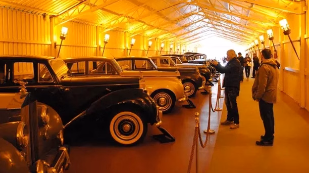 À Lohéac, un manoir abrite un trésor : 400 véhicules pour célébrer l’art de l’automobile
