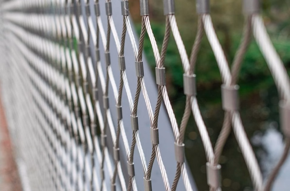 Rénovation en cours du pont métallique de l’ancienne voie ferrée : un patrimoine réhabilité