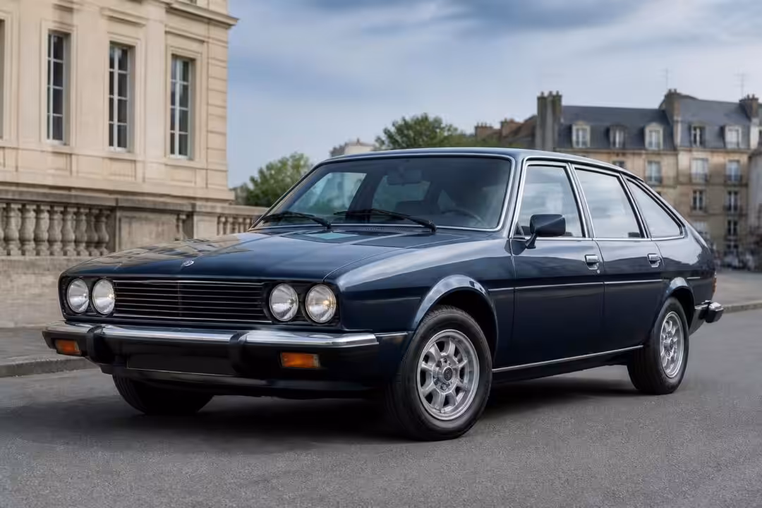 découvrez la renault 30 tx v6 injection, une berline élégante et performante qui visait l'excellence dans son époque avec son moteur puissant et son design raffiné.